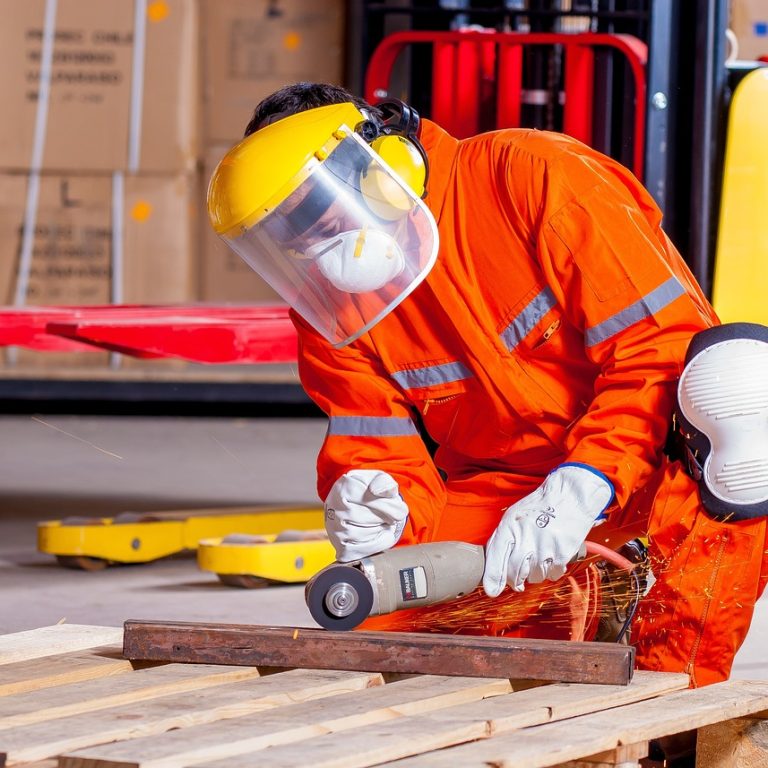 LAVORIAMO in SICUREZZA